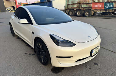 Седан Tesla Model 3 2023 в 