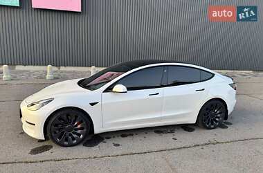 Седан Tesla Model 3 2023 в 