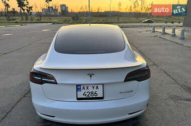 Седан Tesla Model 3 2023 в 