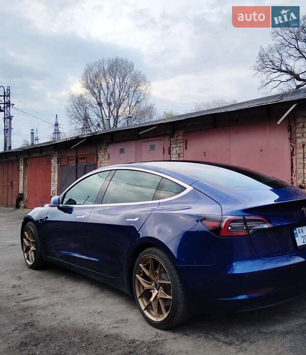 Седан Tesla Model 3 2019 в Киеве