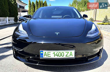 Седан Tesla Model 3 2020 в 