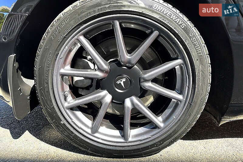 Седан Tesla Model 3 2020 в Хмельницком