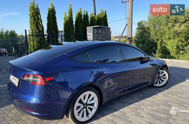 Седан Tesla Model 3 2022 в 