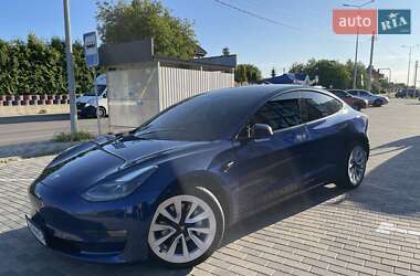 Седан Tesla Model 3 2022 в 