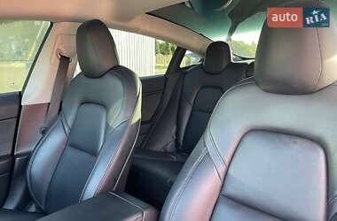 Седан Tesla Model 3 2022 в 