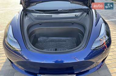 Седан Tesla Model 3 2022 в 