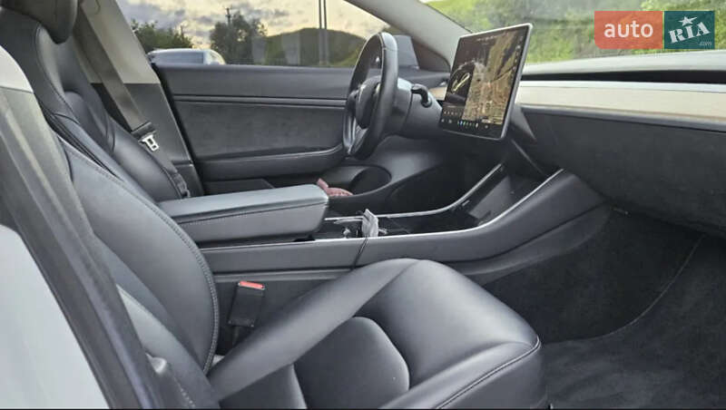 Седан Tesla Model 3 2018 в Києві