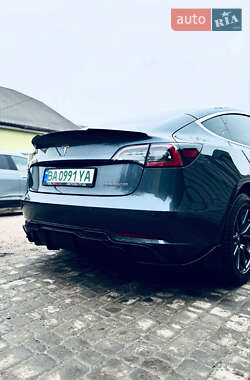 Седан Tesla Model 3 2018 в 