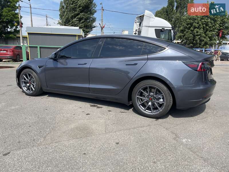 Седан Tesla Model 3 2023 в Киеве