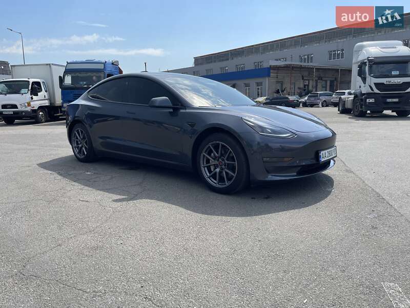 Седан Tesla Model 3 2023 в Киеве