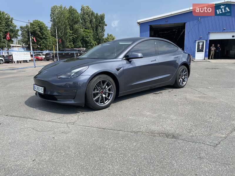 Седан Tesla Model 3 2023 в Киеве
