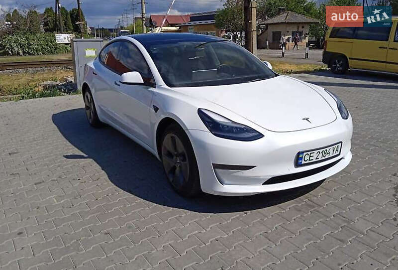 Седан Tesla Model 3 2022 в Львове