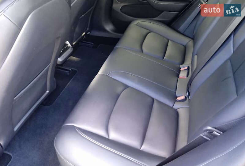 Седан Tesla Model 3 2022 в Львове
