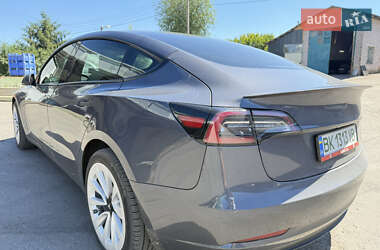 Седан Tesla Model 3 2023 в 