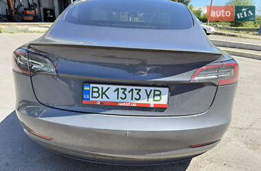 Седан Tesla Model 3 2023 в 