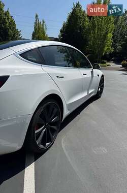 Седан Tesla Model 3 2020 в 