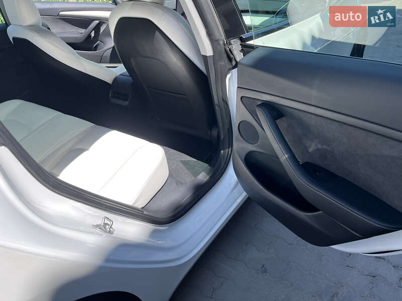 Седан Tesla Model 3 2021 в Львове