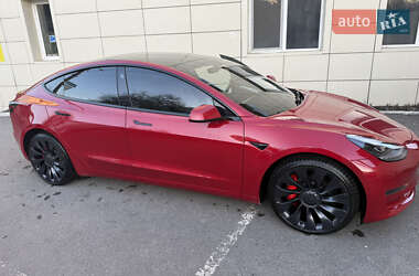 Седан Tesla Model 3 2022 в 