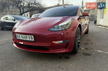 Седан Tesla Model 3 2022 в 
