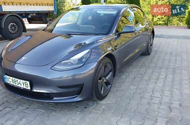 Седан Tesla Model 3 2022 в 