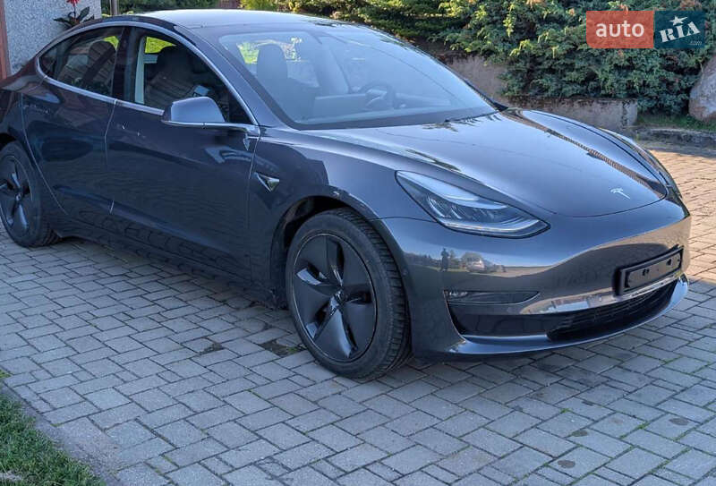 Седан Tesla Model 3 2019 в Львове