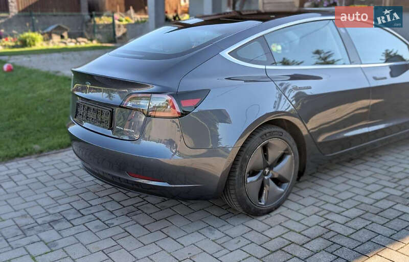 Седан Tesla Model 3 2019 в Львове