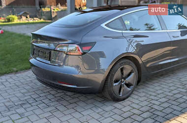 Седан Tesla Model 3 2019 в 