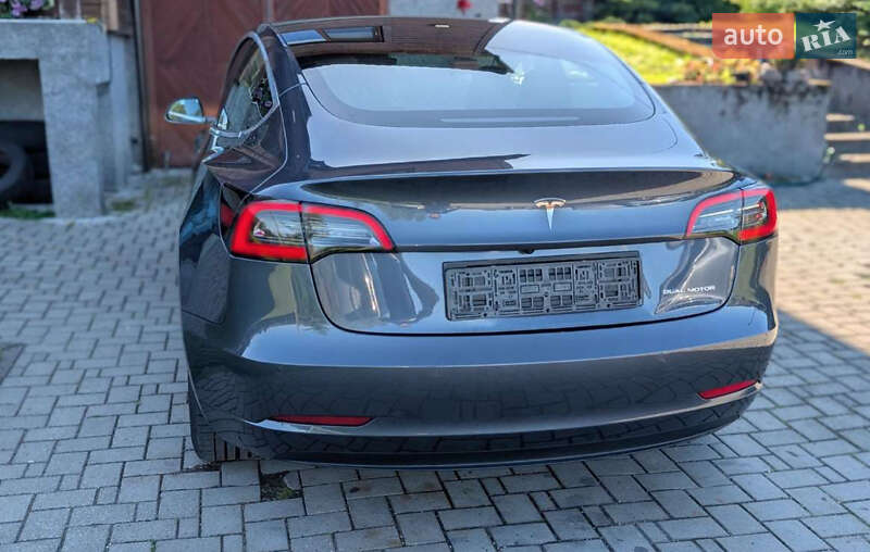 Седан Tesla Model 3 2019 в Львове