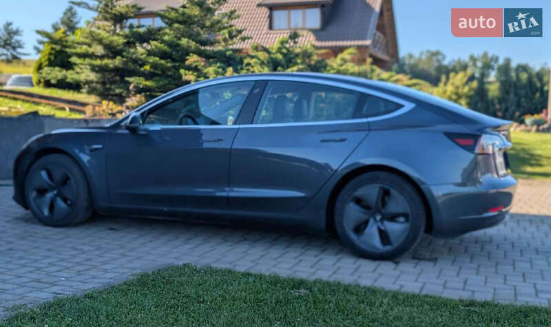 Седан Tesla Model 3 2019 в Львове