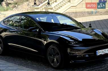 Седан Tesla Model 3 2022 в 