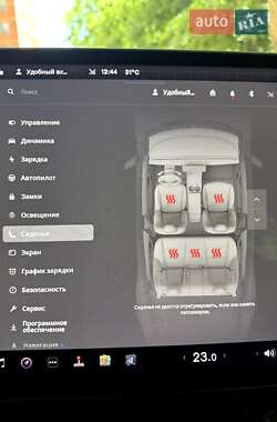 Седан Tesla Model 3 2022 в 