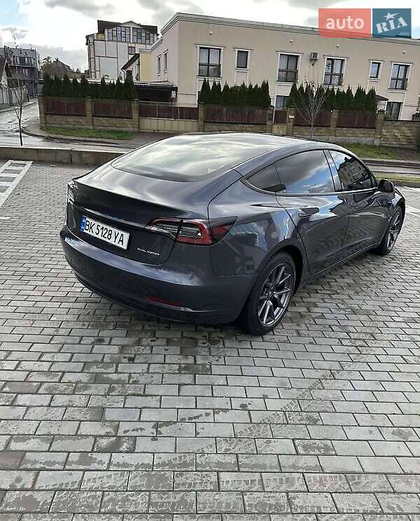 Седан Tesla Model 3 2022 в Львове
