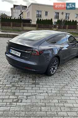 Седан Tesla Model 3 2022 в 