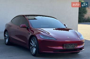 Седан Tesla Model 3 2024 в 