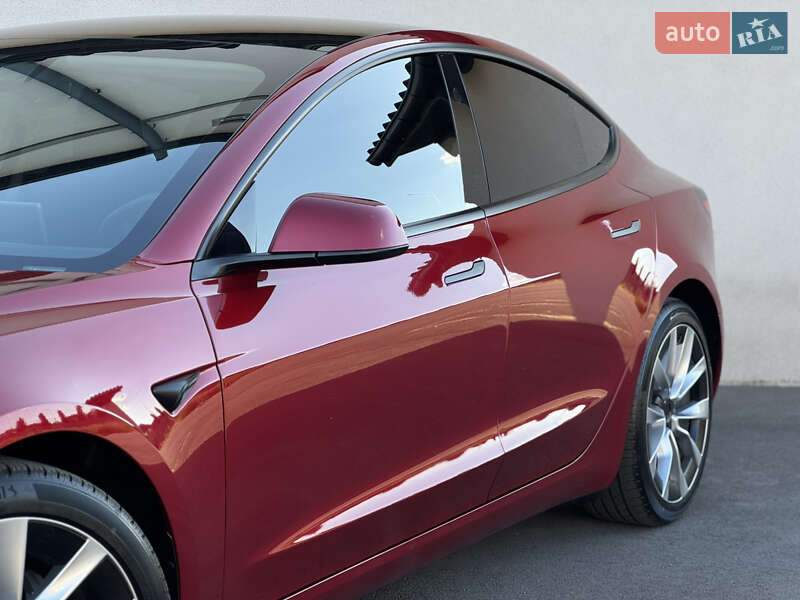 Седан Tesla Model 3 2024 в Виннице