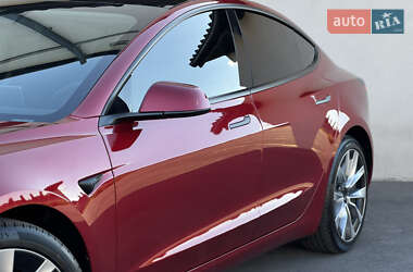 Седан Tesla Model 3 2024 в 