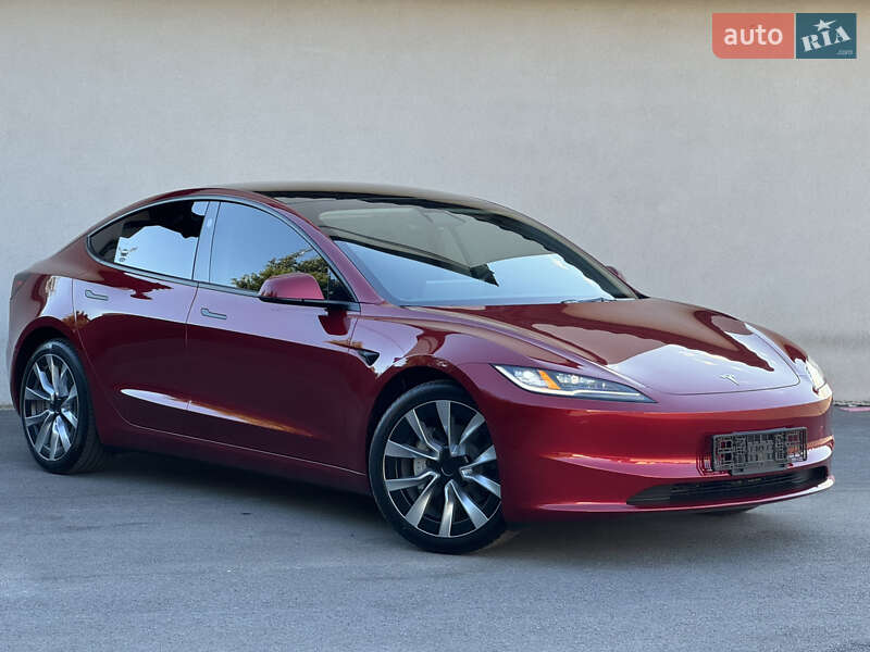 Седан Tesla Model 3 2024 в Виннице