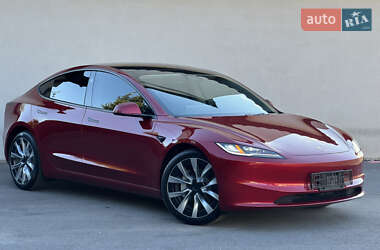 Седан Tesla Model 3 2024 в 