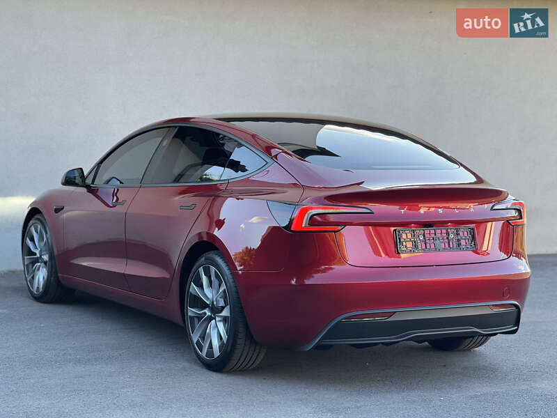 Седан Tesla Model 3 2024 в Виннице