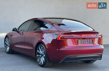 Седан Tesla Model 3 2024 в 