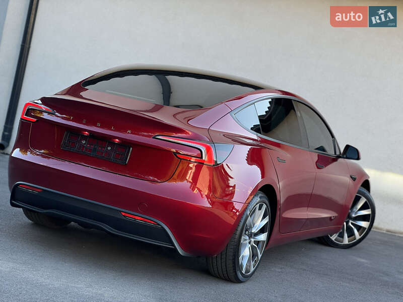 Седан Tesla Model 3 2024 в Виннице