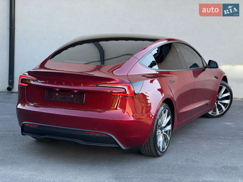 Седан Tesla Model 3 2024 в Виннице