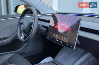 Седан Tesla Model 3 2024 в 