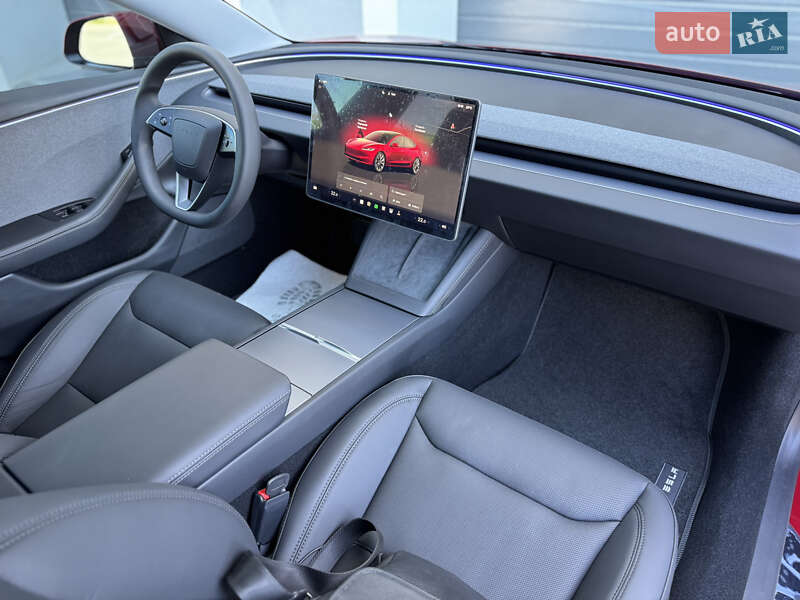 Седан Tesla Model 3 2024 в Виннице