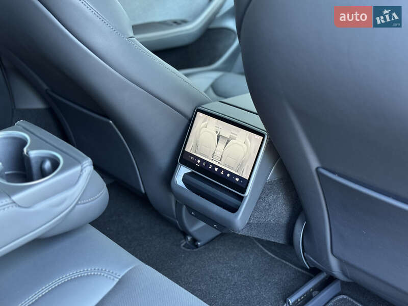 Седан Tesla Model 3 2024 в Виннице