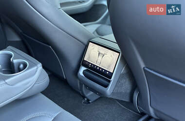 Седан Tesla Model 3 2024 в 
