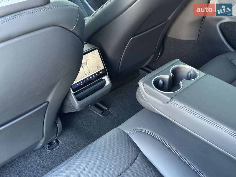 Седан Tesla Model 3 2024 в Виннице