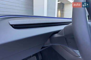 Седан Tesla Model 3 2024 в 