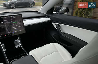 Седан Tesla Model 3 2019 в 