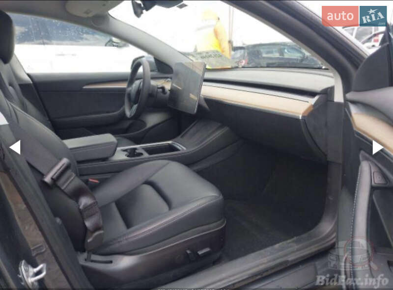 Седан Tesla Model 3 2021 в Киеве
